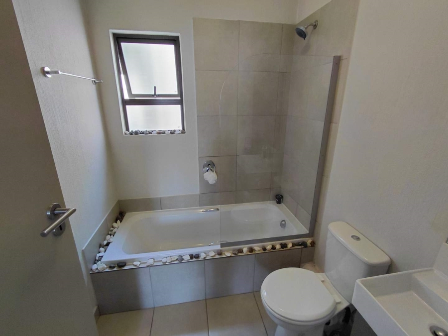 To Let 3 Bedroom Property for Rent in Broadacres Gauteng