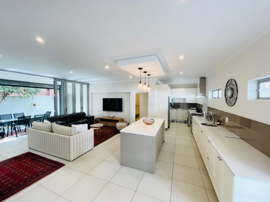 To Let 2 Bedroom Property for Rent in Melrose North Gauteng
