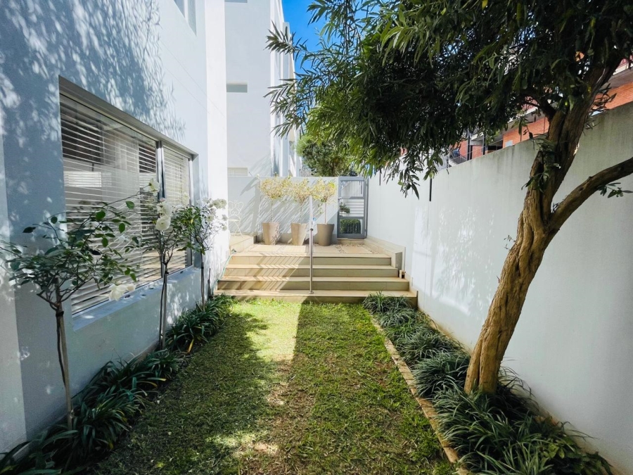 To Let 2 Bedroom Property for Rent in Melrose North Gauteng