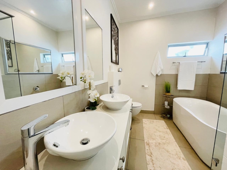 To Let 2 Bedroom Property for Rent in Melrose North Gauteng
