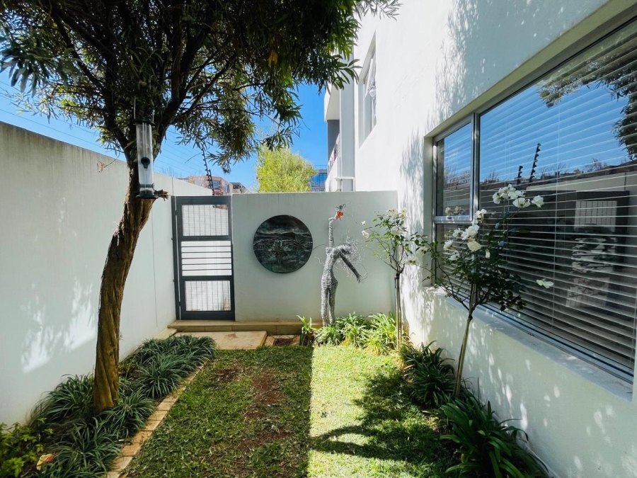 To Let 2 Bedroom Property for Rent in Melrose North Gauteng