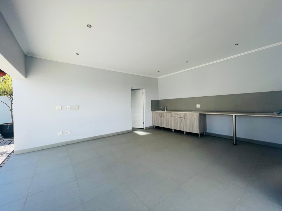 To Let 2 Bedroom Property for Rent in Melrose North Gauteng