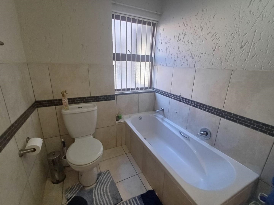 To Let 2 Bedroom Property for Rent in Ferndale Gauteng