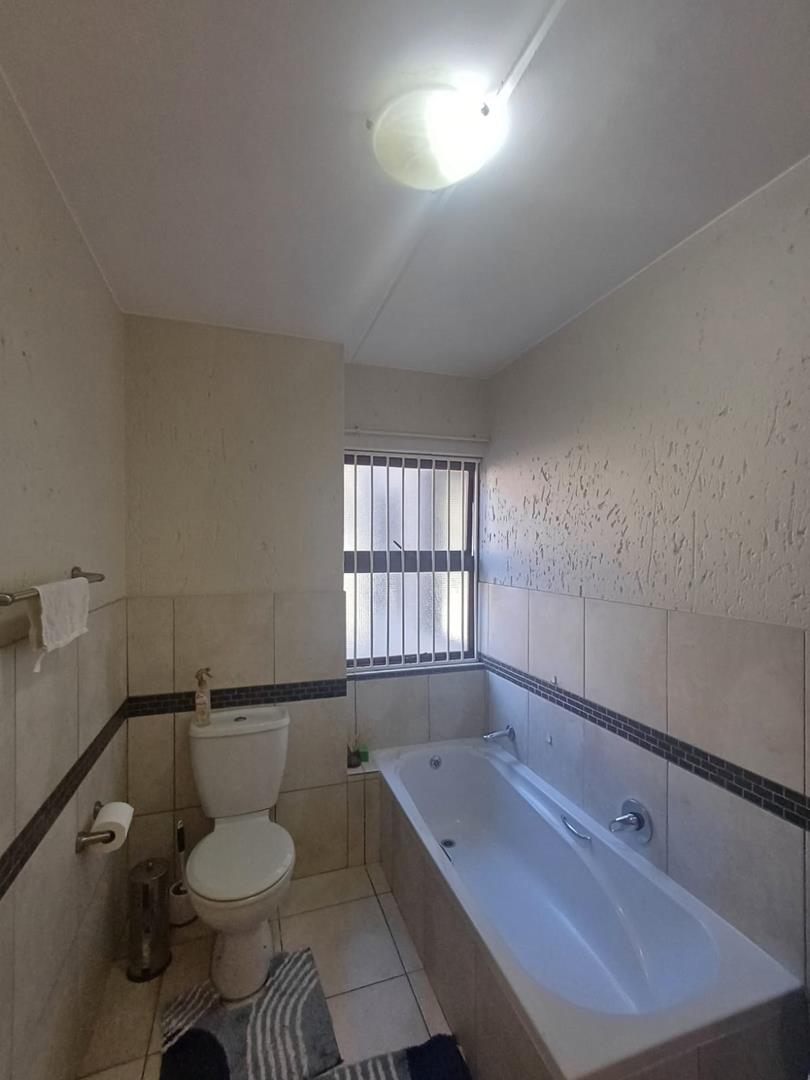 To Let 2 Bedroom Property for Rent in Ferndale Gauteng