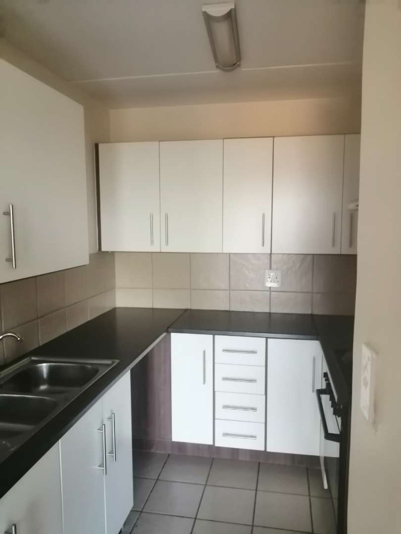 To Let 1 Bedroom Property for Rent in Die Hoewes Gauteng