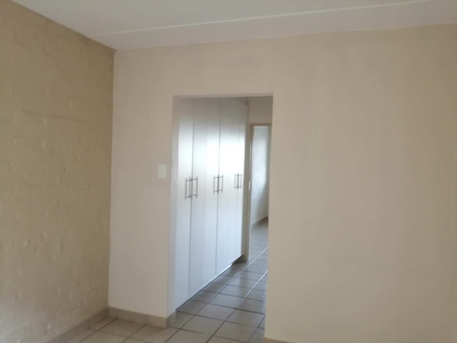To Let 1 Bedroom Property for Rent in Die Hoewes Gauteng