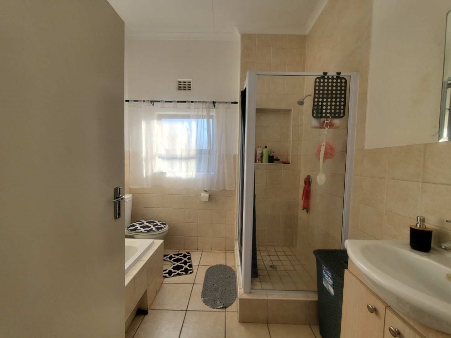 2 Bedroom Property for Sale in North Riding Gauteng