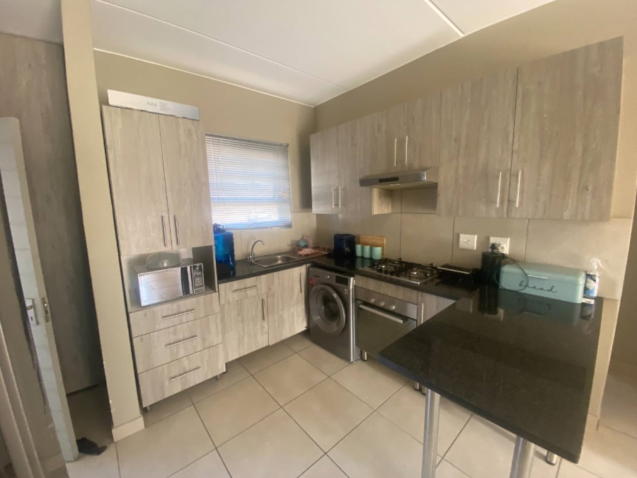2 Bedroom Property for Sale in Glen Austin Gauteng