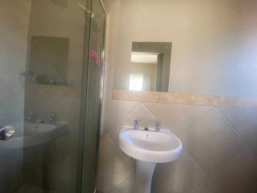2 Bedroom Property for Sale in Glen Austin Gauteng
