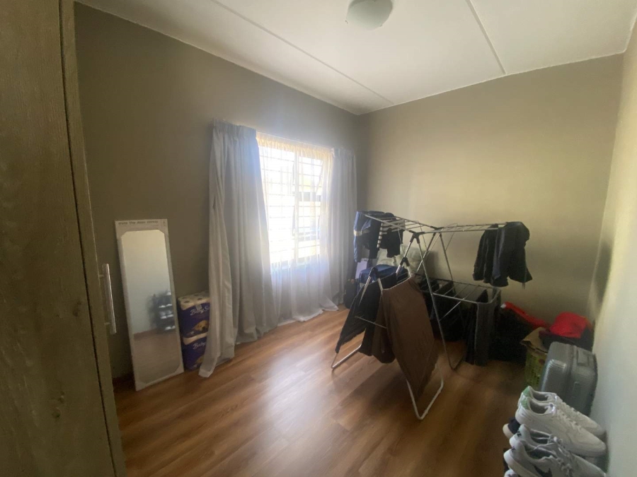 2 Bedroom Property for Sale in Glen Austin Gauteng