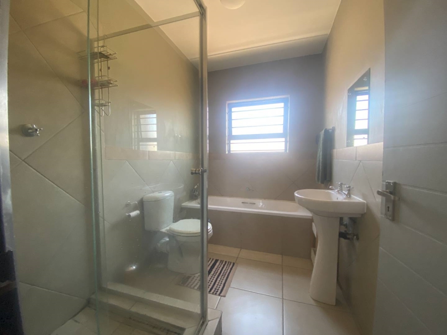 2 Bedroom Property for Sale in Glen Austin Gauteng