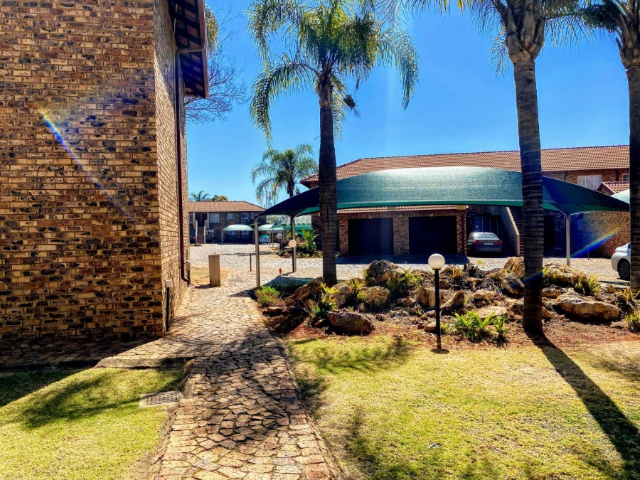 2 Bedroom Property for Sale in Moreleta Park Gauteng