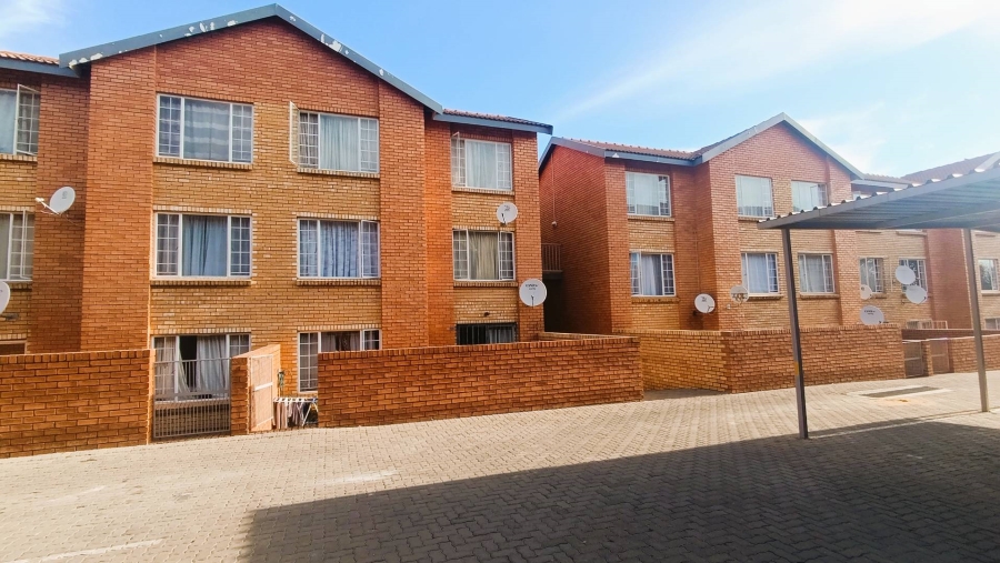 1 Bedroom Property for Sale in The Reeds Gauteng