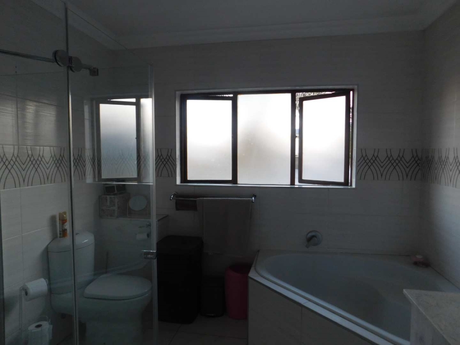 3 Bedroom Property for Sale in Thatchfield Estate Gauteng