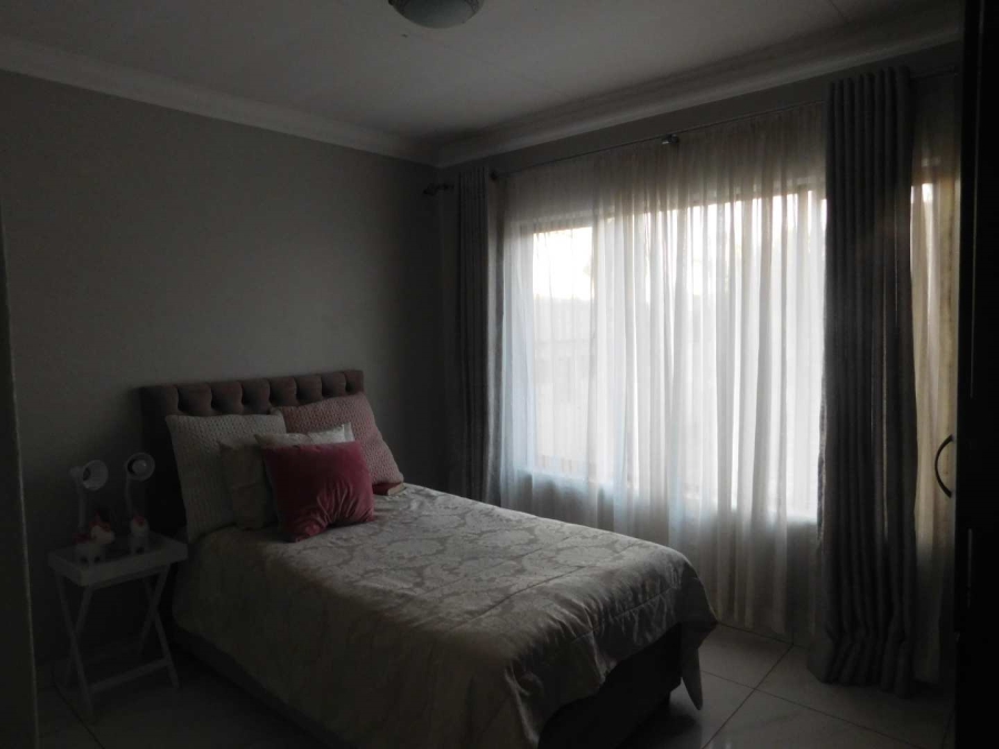 3 Bedroom Property for Sale in Thatchfield Estate Gauteng