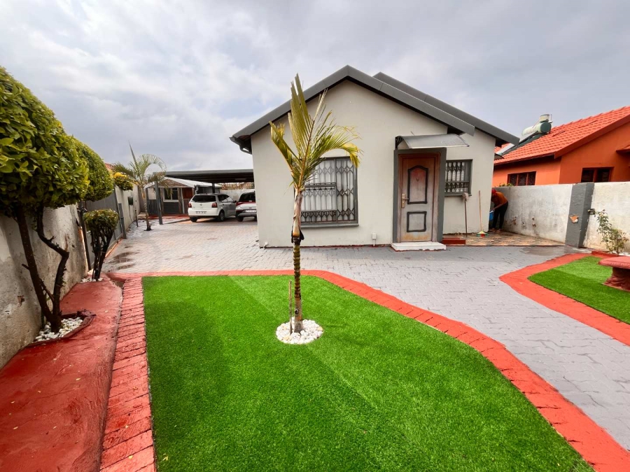 3 Bedroom Property for Sale in Soshanguve VV Gauteng