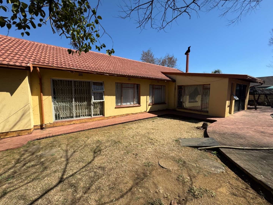 3 Bedroom Property for Sale in Brackendowns Gauteng