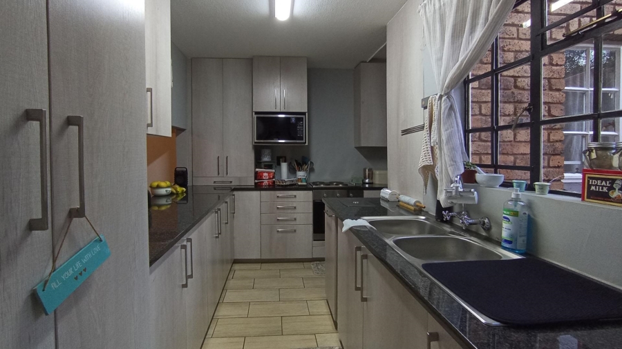 3 Bedroom Property for Sale in Hennopspark Gauteng