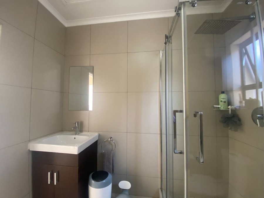 2 Bedroom Property for Sale in Erand Gardens Gauteng