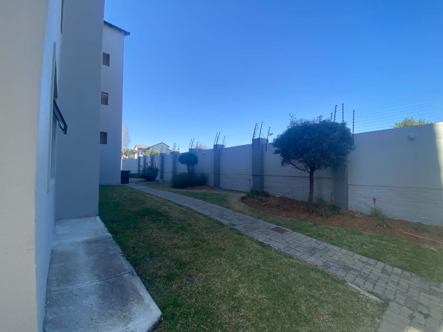 2 Bedroom Property for Sale in Erand Gardens Gauteng