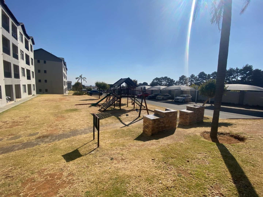 2 Bedroom Property for Sale in Erand Gardens Gauteng
