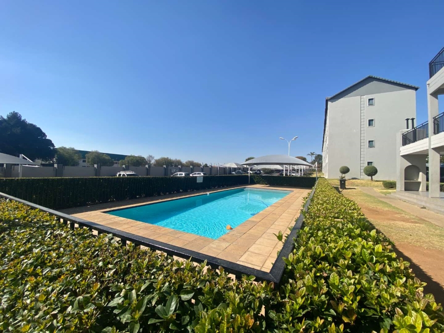 2 Bedroom Property for Sale in Erand Gardens Gauteng