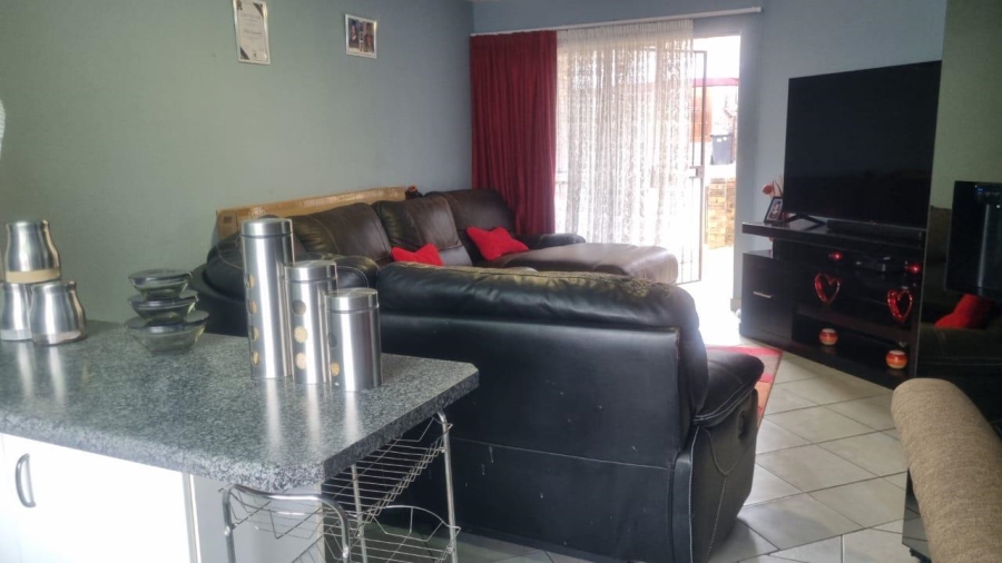2 Bedroom Property for Sale in Liefde en Vrede Gauteng
