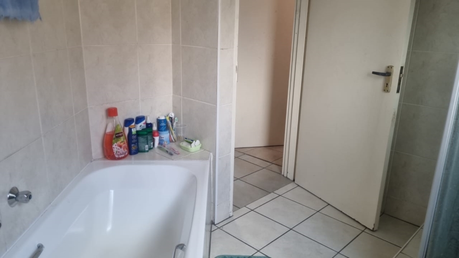 2 Bedroom Property for Sale in Liefde en Vrede Gauteng