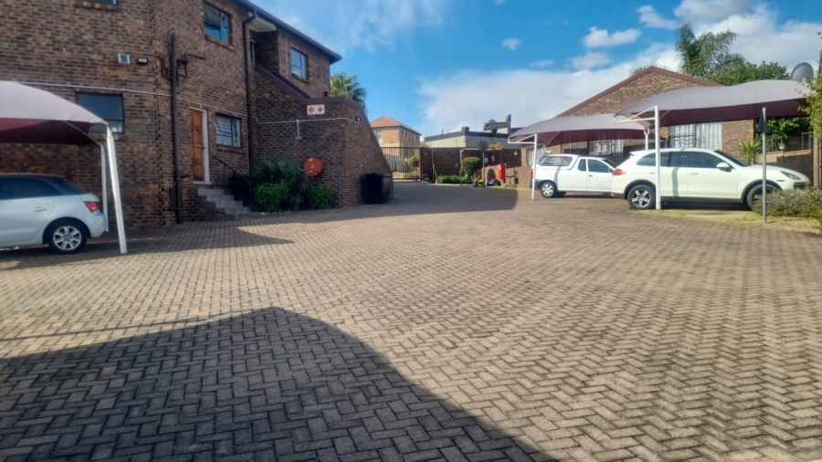 2 Bedroom Property for Sale in Liefde en Vrede Gauteng