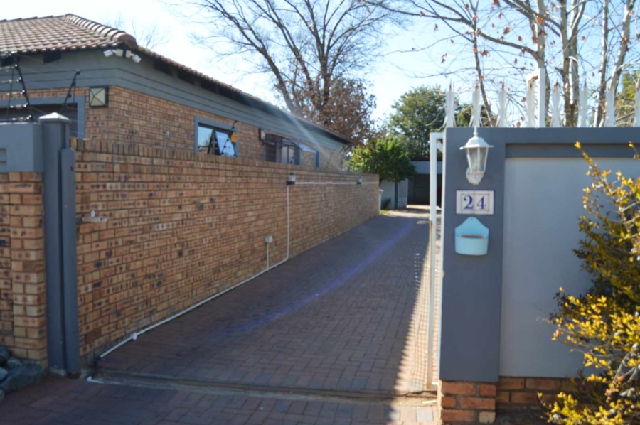 3 Bedroom Property for Sale in Brackenhurst Gauteng