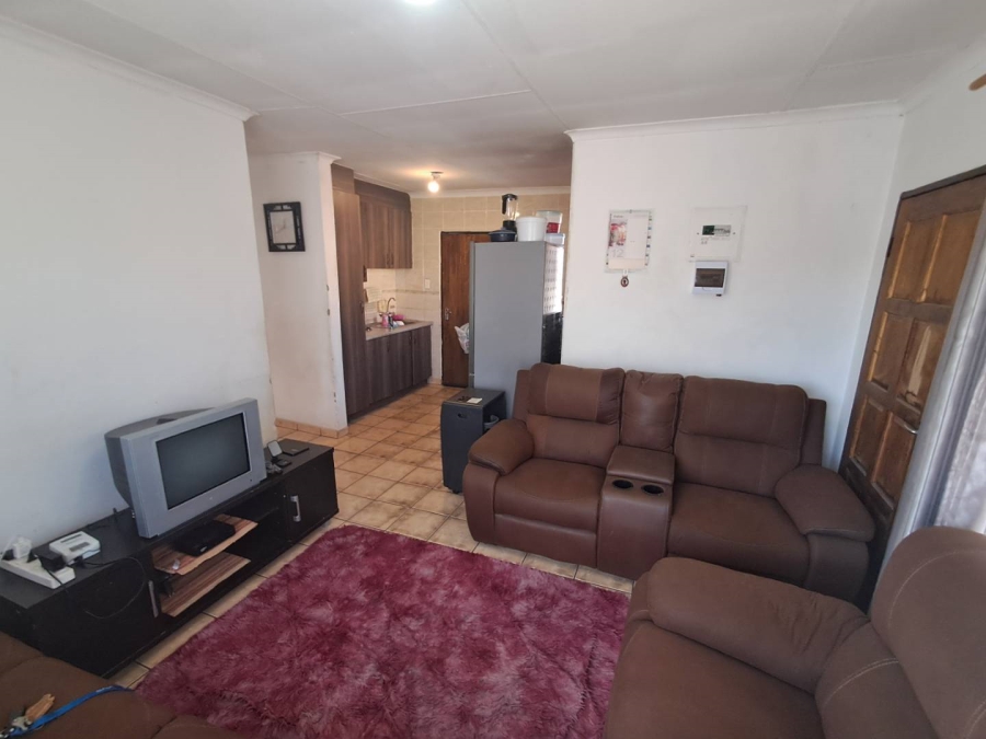 To Let 3 Bedroom Property for Rent in Olievenhoutbosch Gauteng