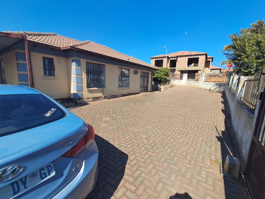 To Let 3 Bedroom Property for Rent in Olievenhoutbosch Gauteng