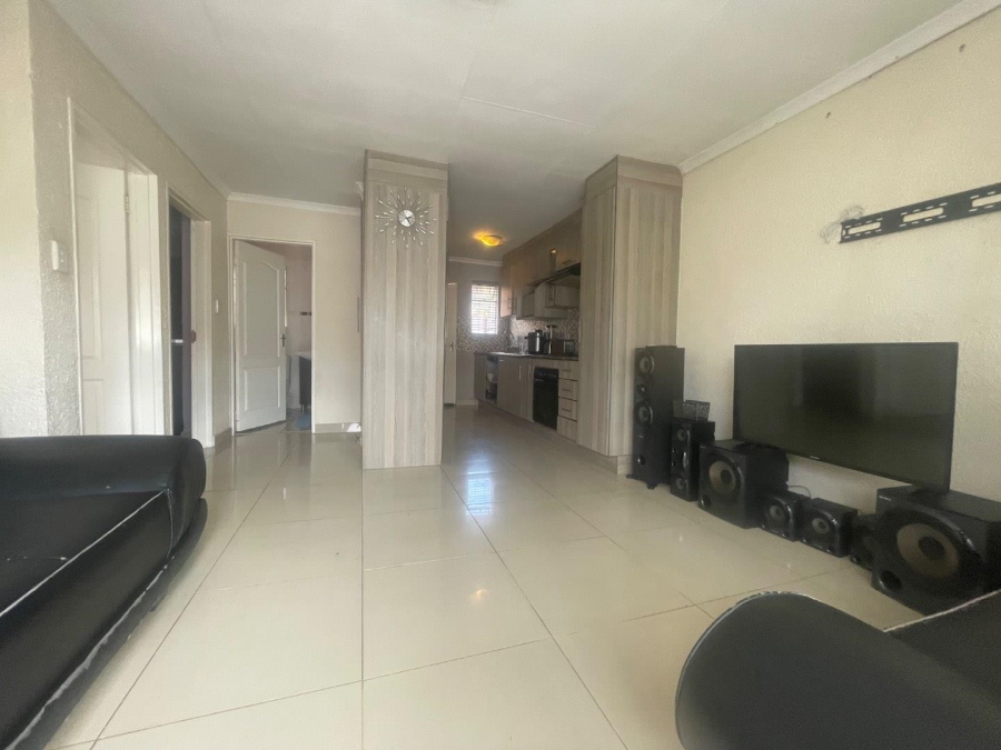 To Let 2 Bedroom Property for Rent in Birch Acres Gauteng