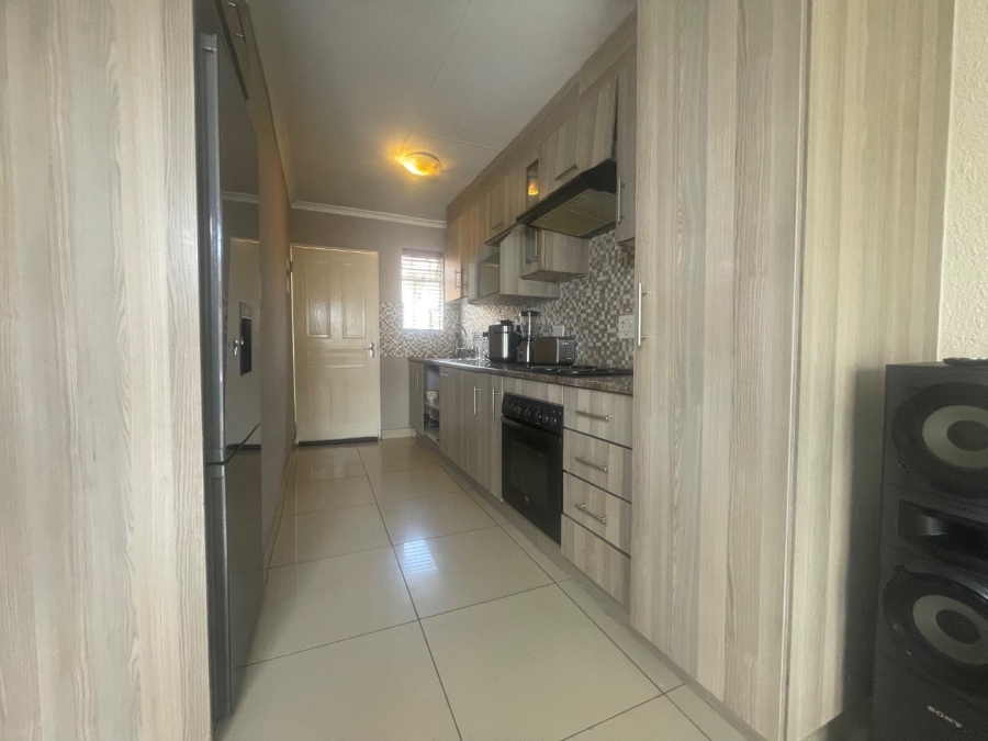 To Let 2 Bedroom Property for Rent in Birch Acres Gauteng