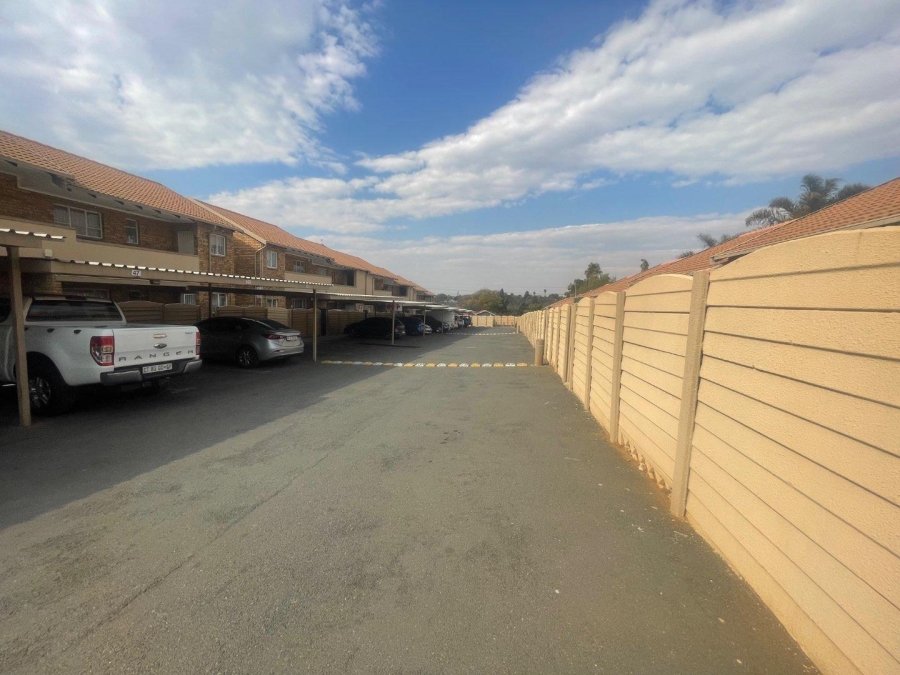 To Let 2 Bedroom Property for Rent in Birch Acres Gauteng