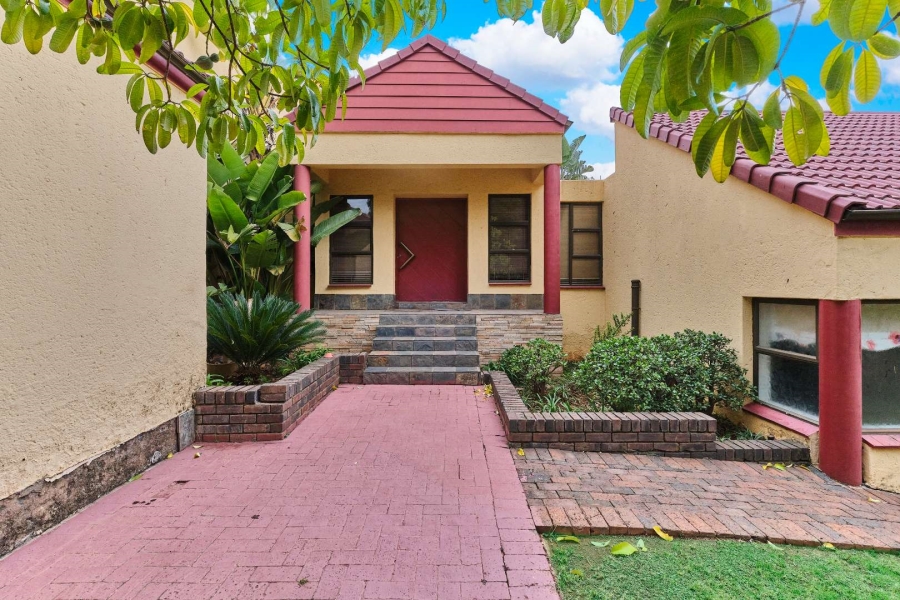 4 Bedroom Property for Sale in Little Falls Gauteng