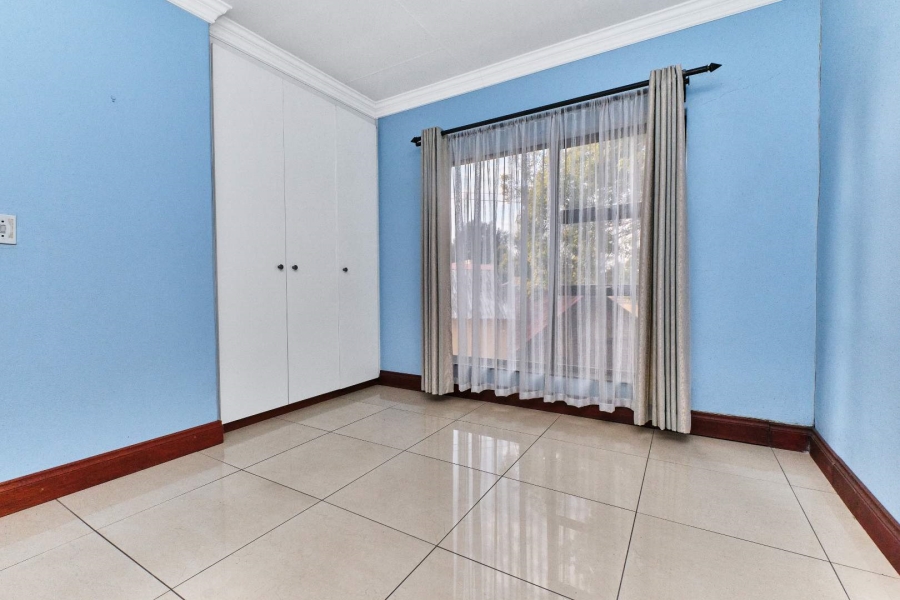 4 Bedroom Property for Sale in Little Falls Gauteng