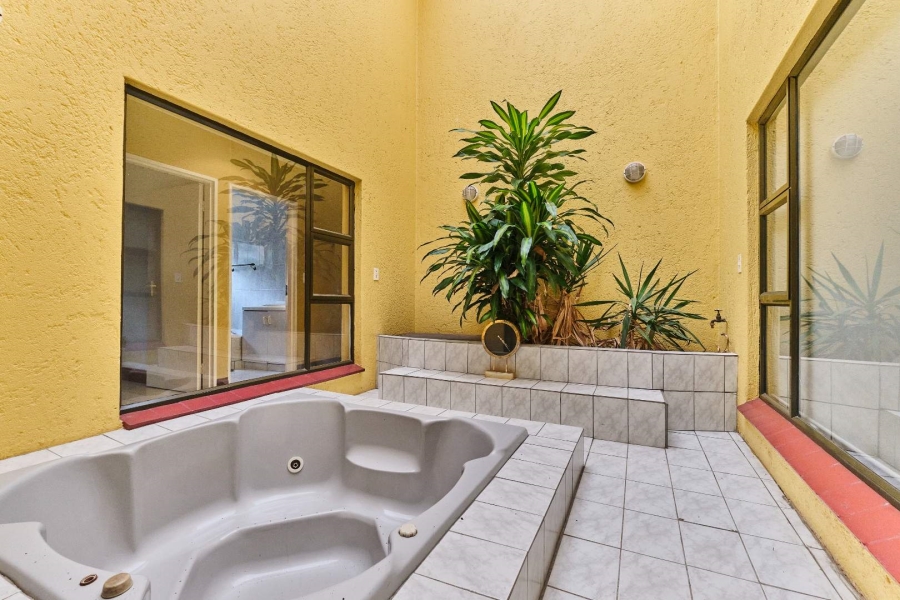 4 Bedroom Property for Sale in Little Falls Gauteng