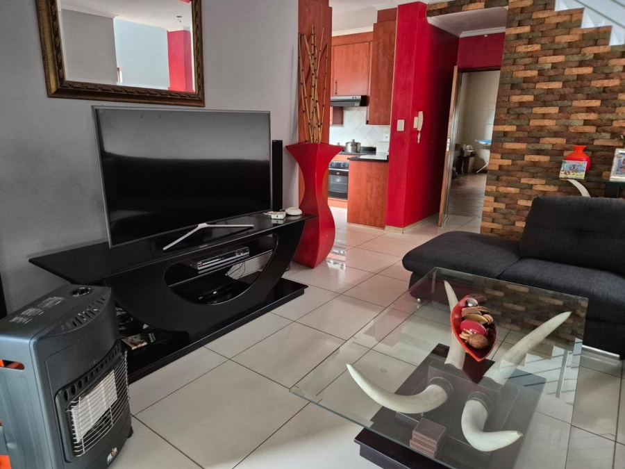 To Let 3 Bedroom Property for Rent in Mondeor Gauteng