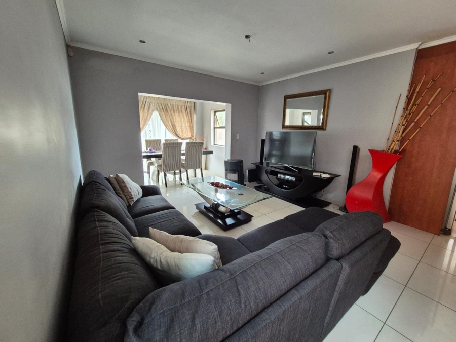 To Let 3 Bedroom Property for Rent in Mondeor Gauteng