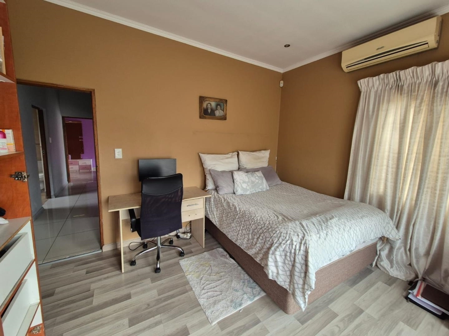 To Let 3 Bedroom Property for Rent in Mondeor Gauteng