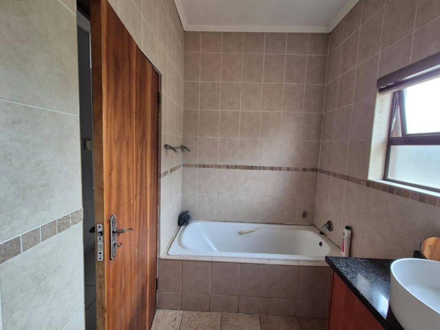 To Let 3 Bedroom Property for Rent in Mondeor Gauteng