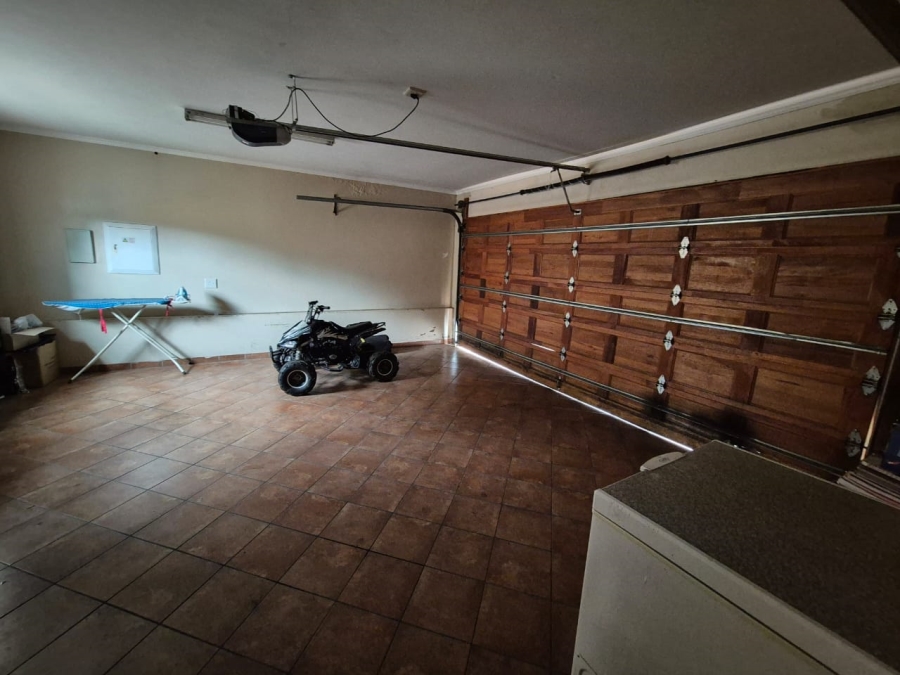 To Let 3 Bedroom Property for Rent in Mondeor Gauteng