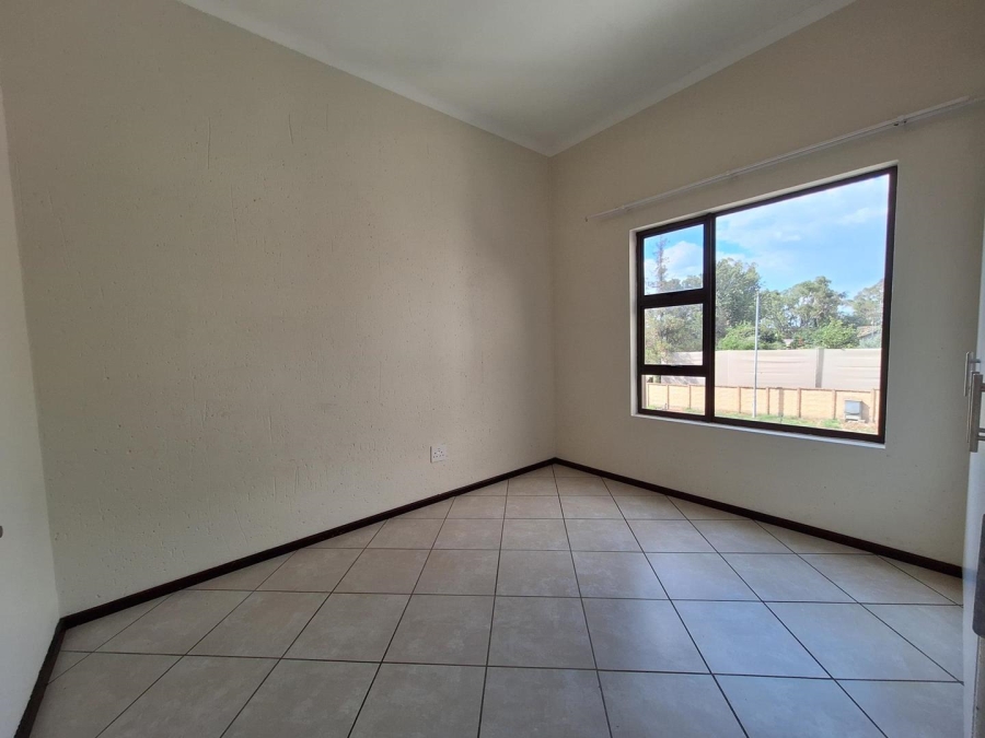 To Let 2 Bedroom Property for Rent in Goedeburg Gauteng