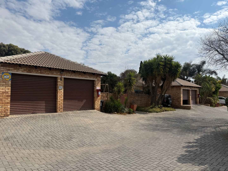 3 Bedroom Property for Sale in Radiokop Gauteng