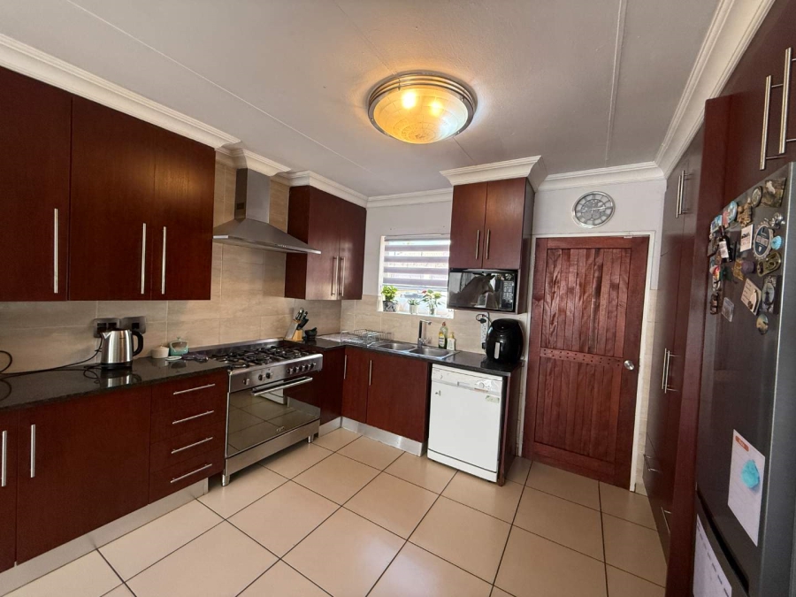 3 Bedroom Property for Sale in Radiokop Gauteng