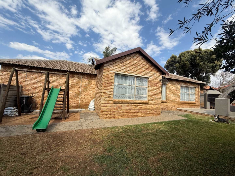 3 Bedroom Property for Sale in Radiokop Gauteng