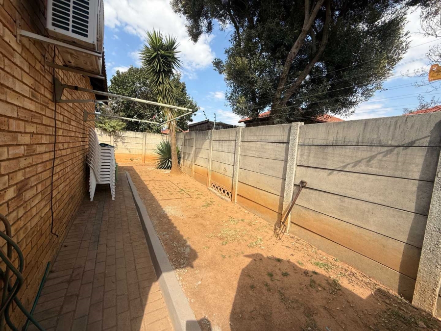 3 Bedroom Property for Sale in Radiokop Gauteng