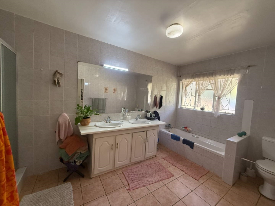 4 Bedroom Property for Sale in Florida Park Gauteng