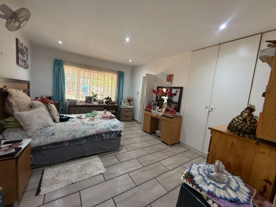 4 Bedroom Property for Sale in Florida Park Gauteng